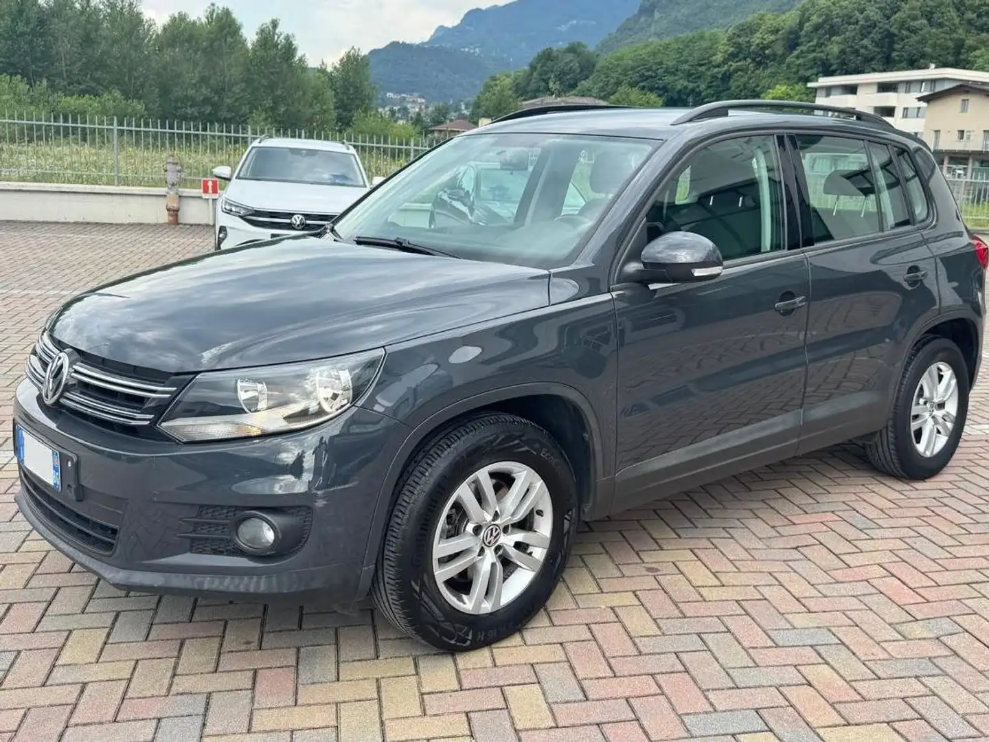 Volkswagen Tiguan 1.4 TSI Trend & Fun Gris - 1