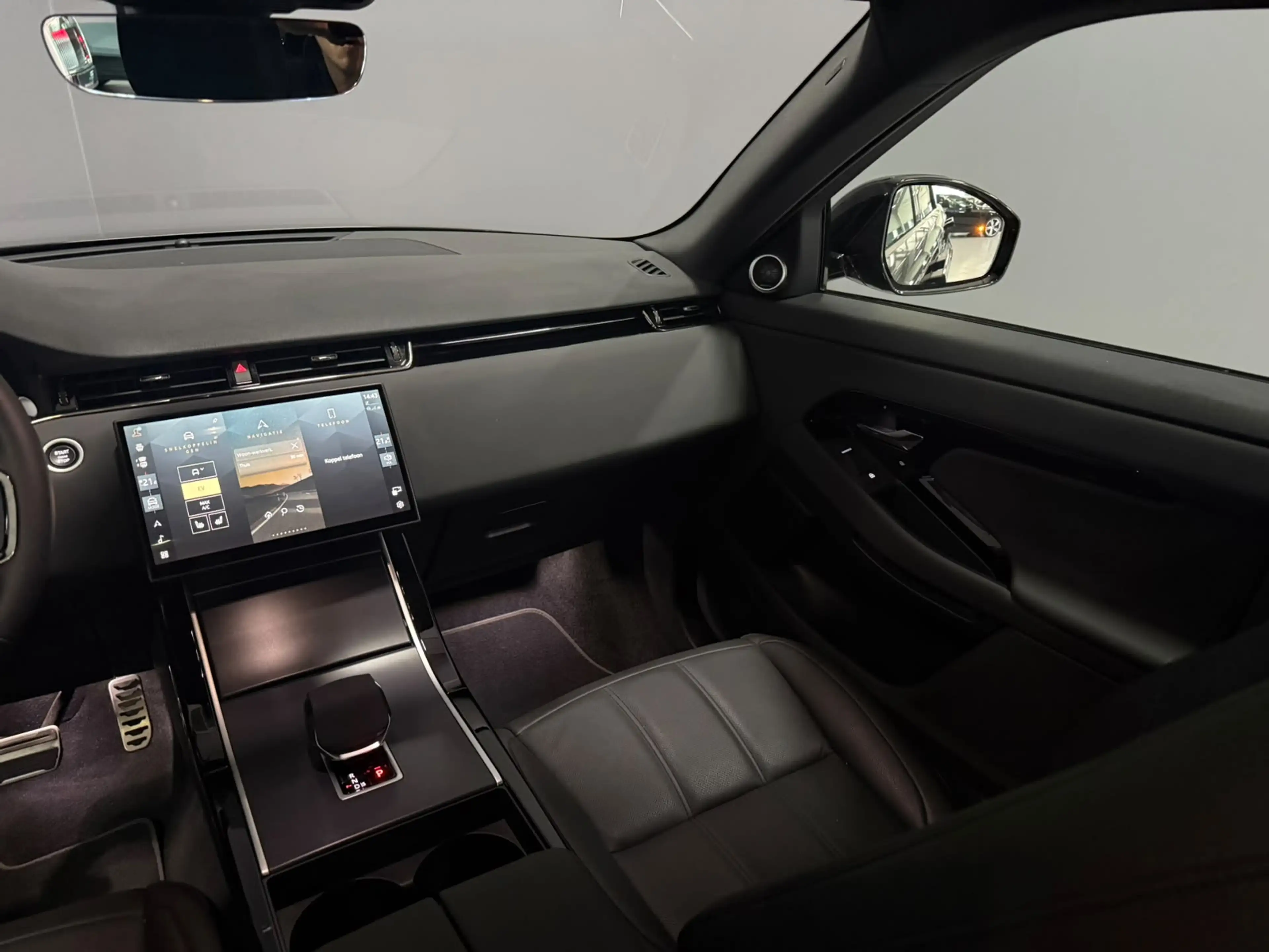Land Rover Range Rover Evoque 1.5 P270e PHEV AWD Dynamic SE — photo 21