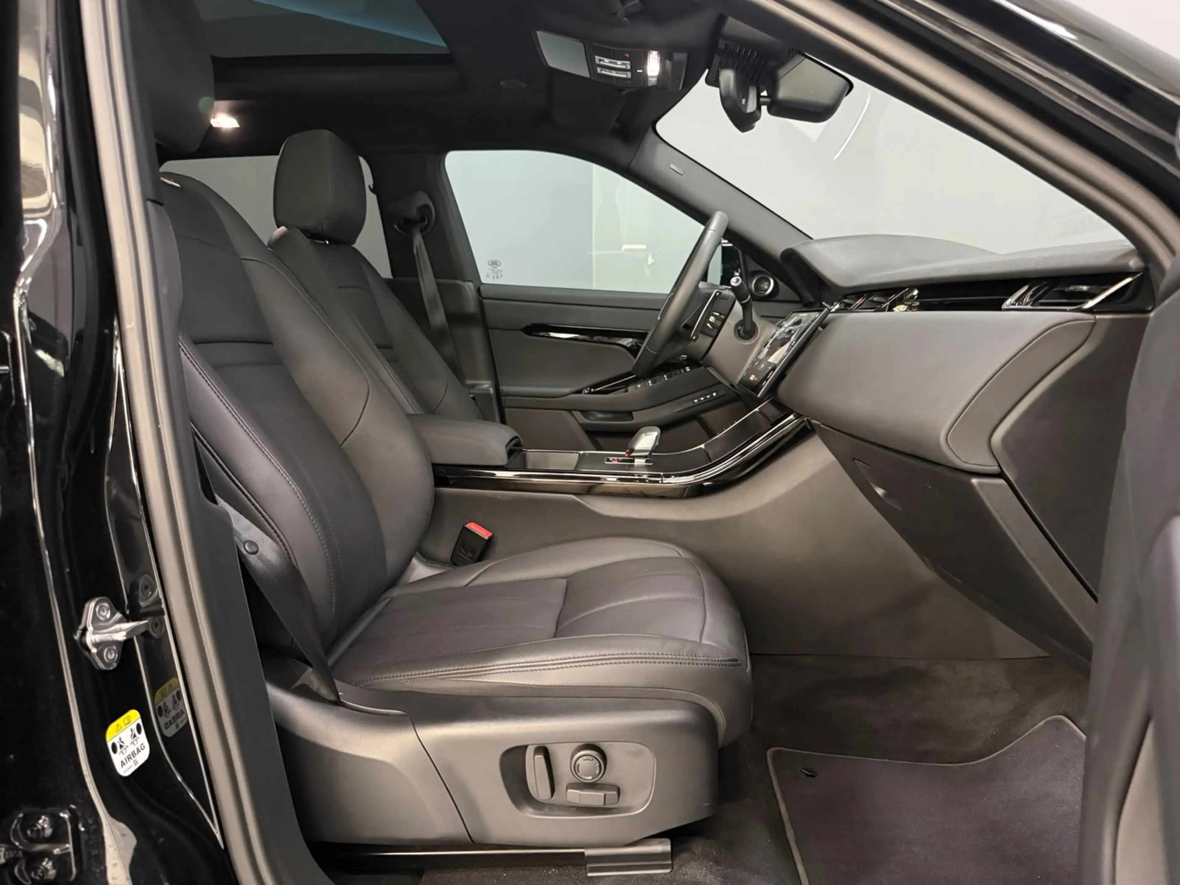 Land Rover Range Rover Evoque 1.5 P270e PHEV AWD Dynamic SE — photo 23