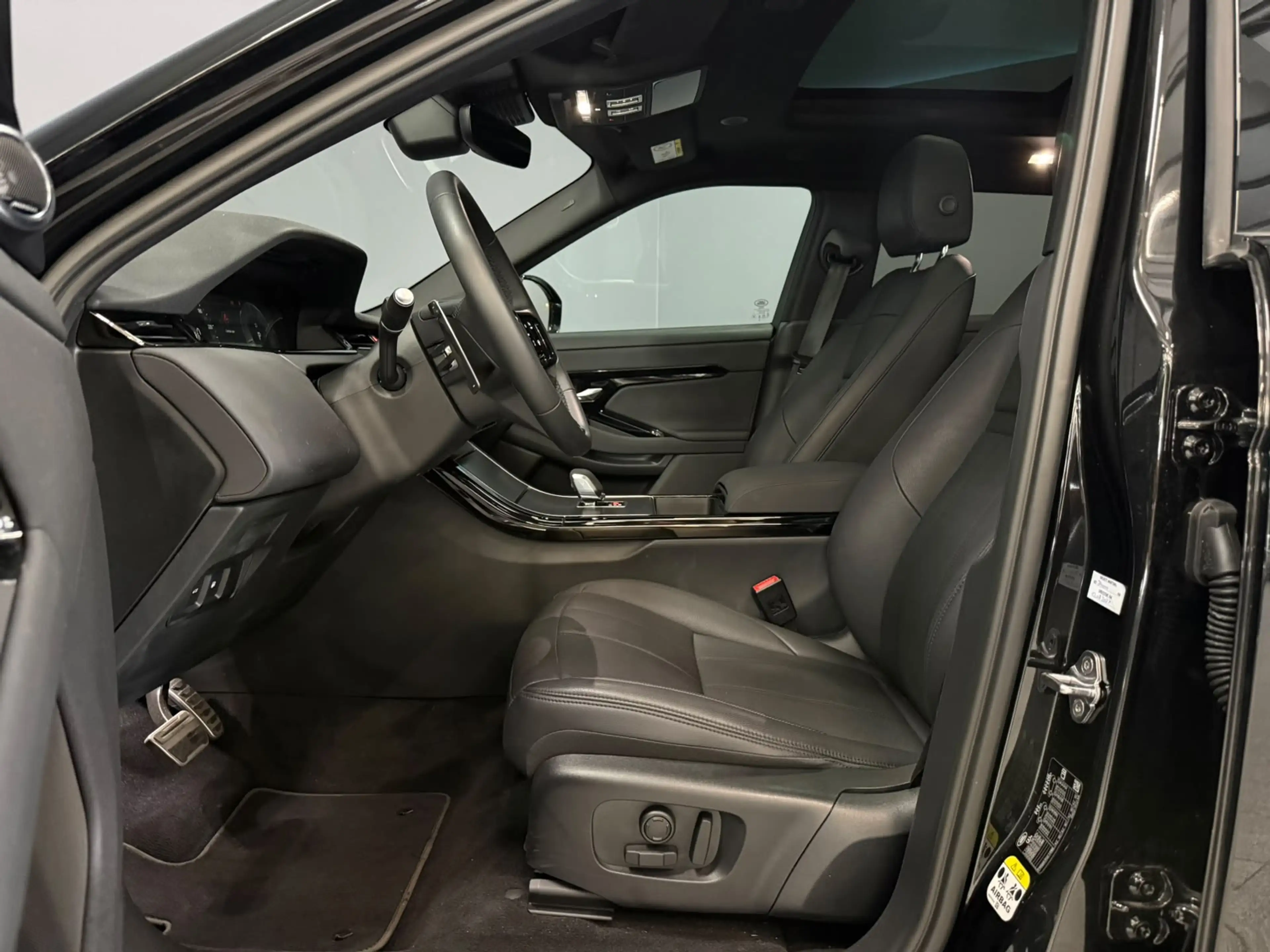 Land Rover Range Rover Evoque 1.5 P270e PHEV AWD Dynamic SE — photo 10
