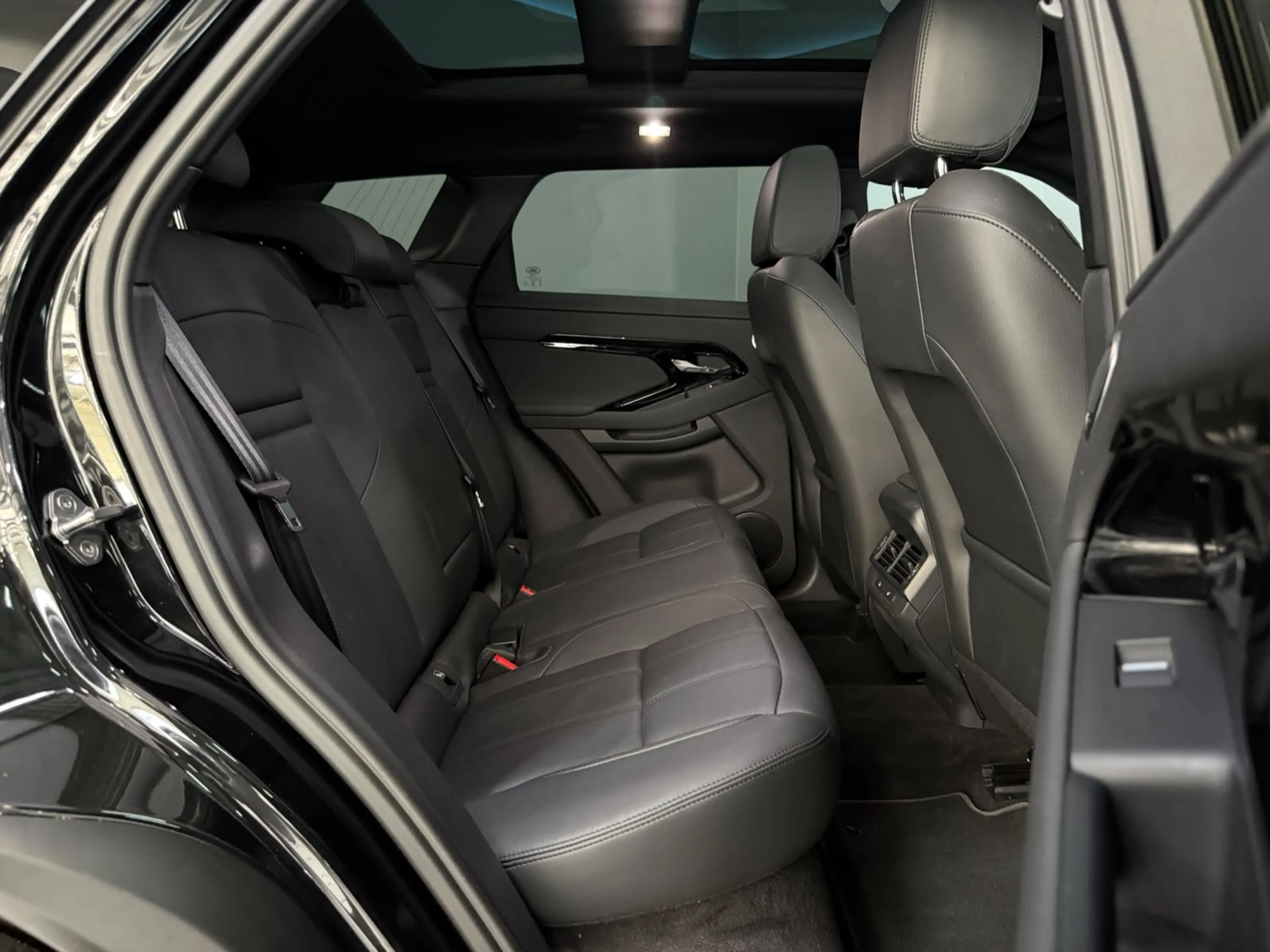 Land Rover Range Rover Evoque 1.5 P270e PHEV AWD Dynamic SE — photo 24