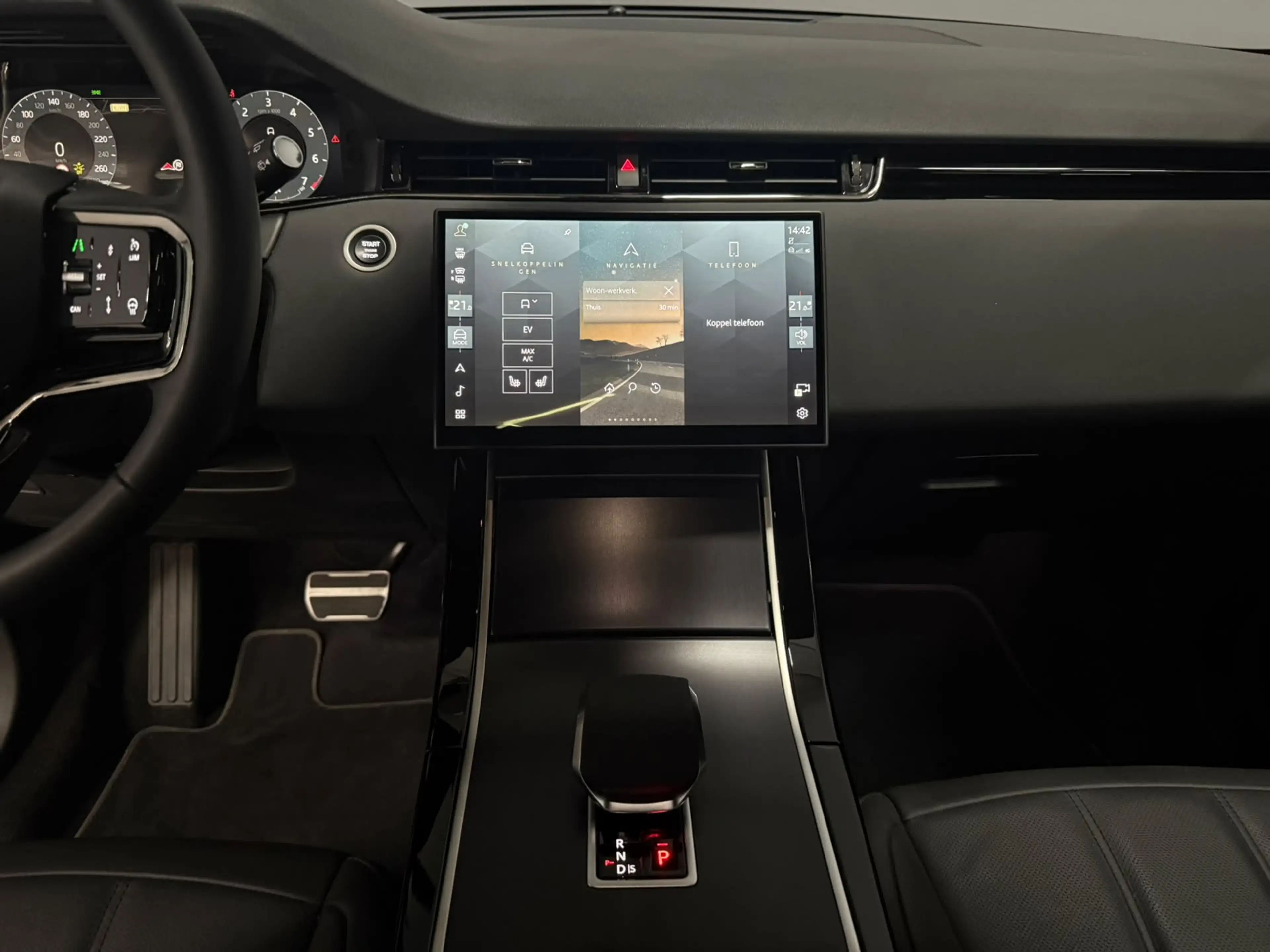 Land Rover Range Rover Evoque 1.5 P270e PHEV AWD Dynamic SE — photo 16