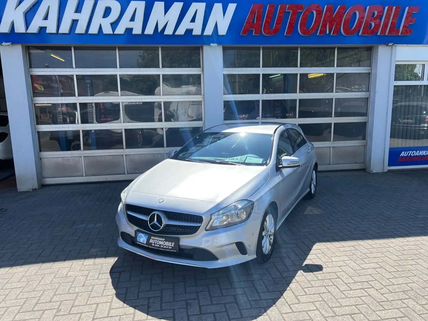 Mercedes-Benz A 180 A -Klasse A 180 BlueEfficiency Silber - 1