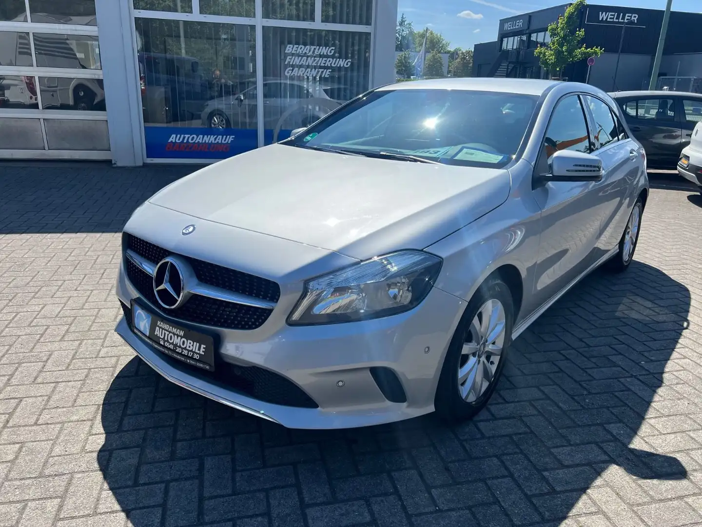 Mercedes-Benz A 180 A -Klasse A 180 BlueEfficiency Silber - 2