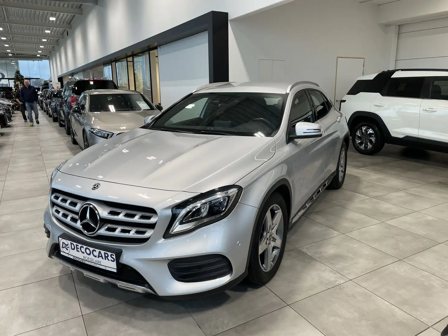 Mercedes-Benz GLA 180 180 AMG Line AUT Grijs - 2