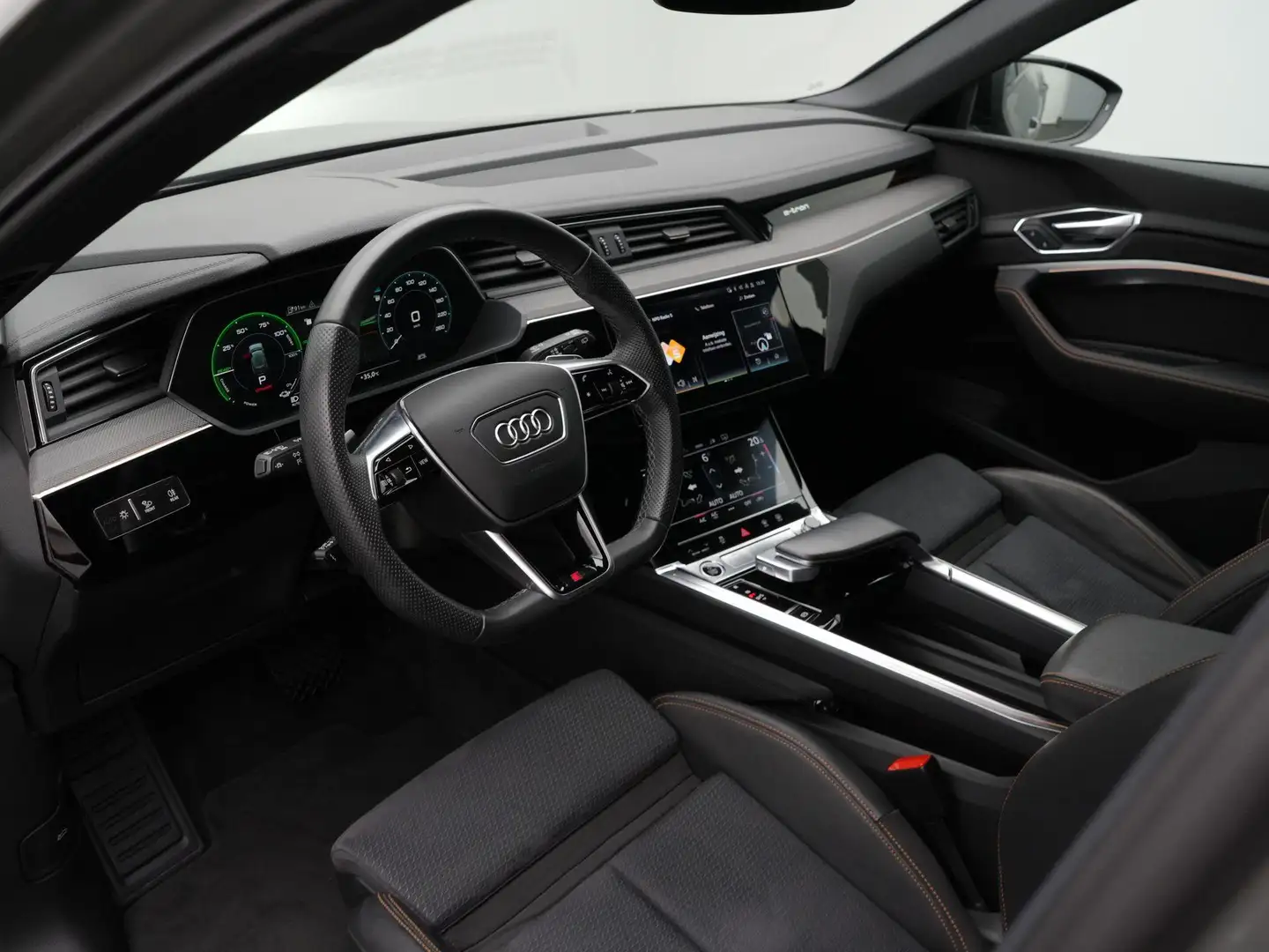 Audi e-tron 55 quattro S edition 95 kWh 408 pk | Panoramadak | Grijs - 2