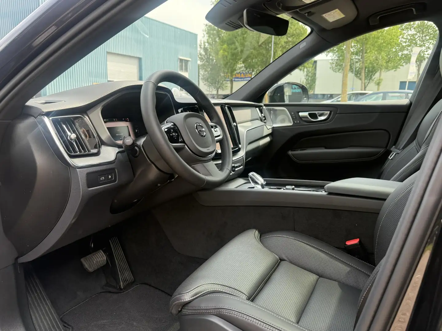 Volvo XC60 2.0 T6 Plug-in hybrid AWD Plus Black Edition Full Negro - 2