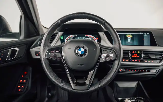 BMW 1 Series view 15
