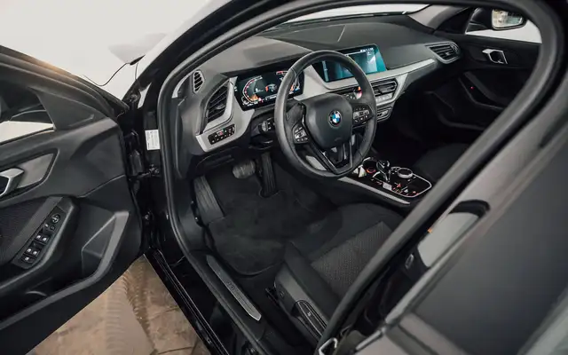 BMW 1 Series view 13