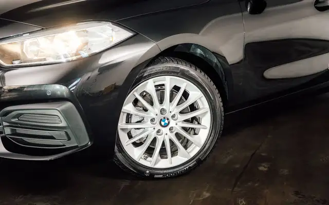 BMW 1 Series view 6