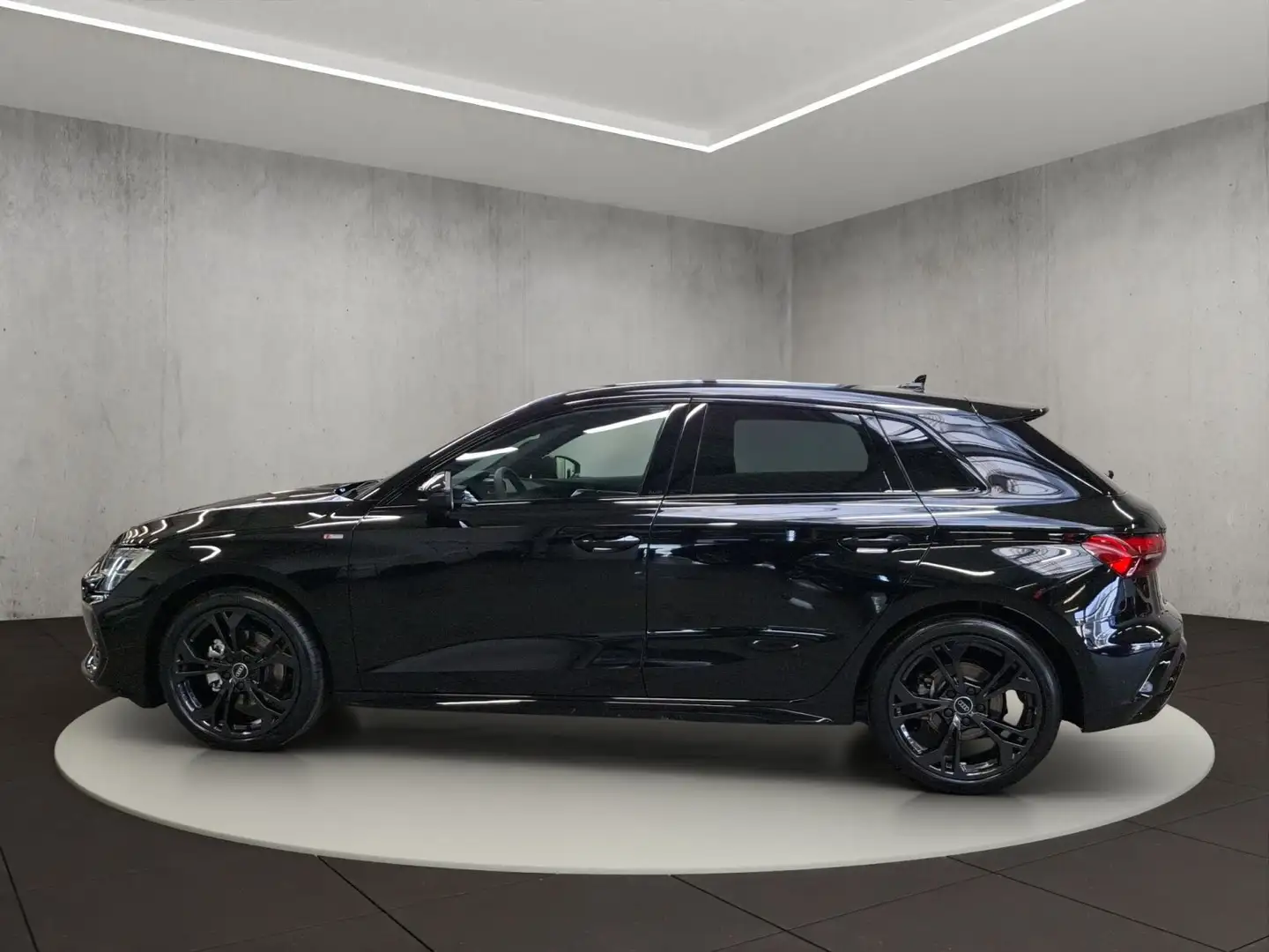 Audi A3 S line TFSI 110 kW S t ronic Noir - 2