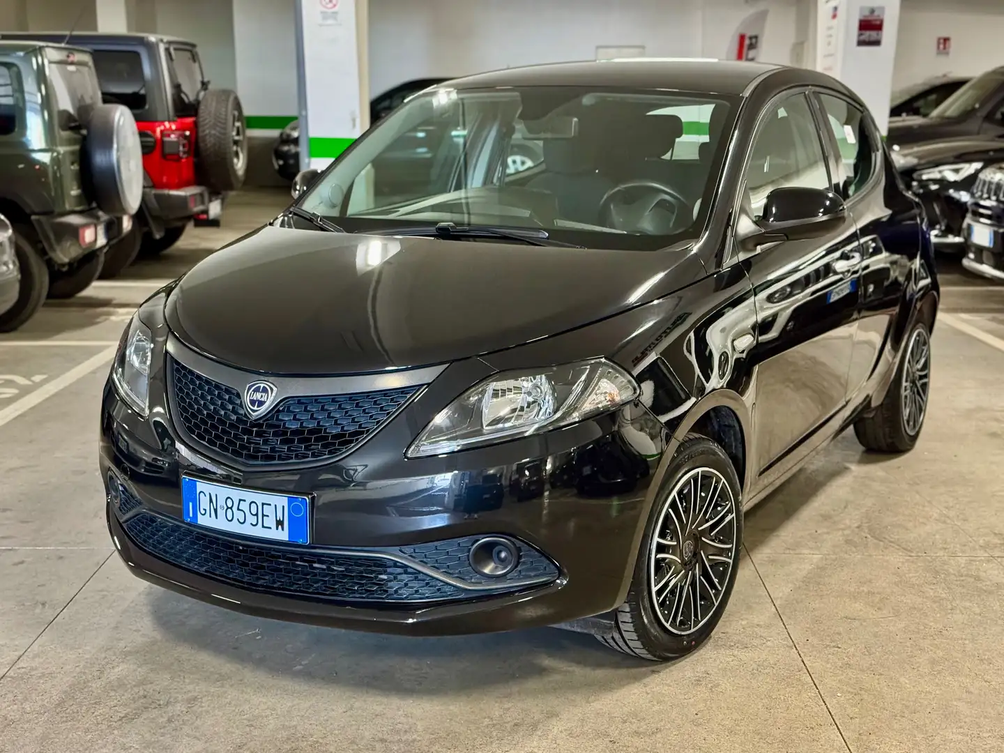 Lancia Ypsilon 1.0 HYBRID GOLD+NAVI+SENSORI+5POSTI+LED Noir - 2