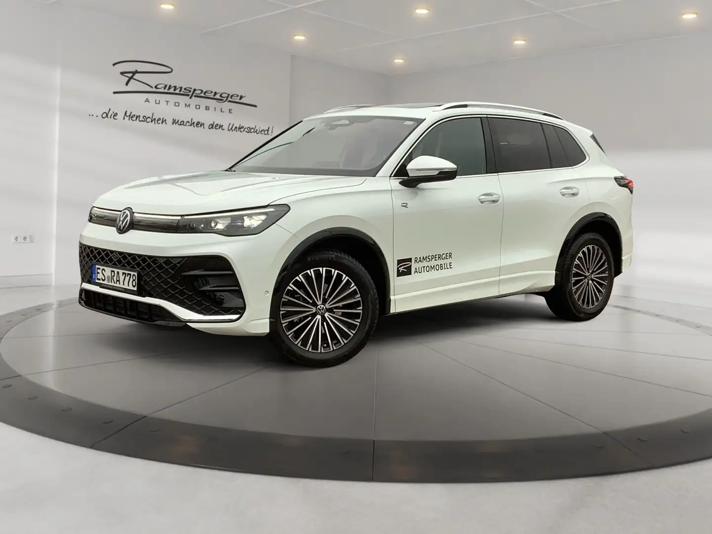 Volkswagen Tiguan 1.5 eTSI DSG R-Line AHK ACC Matrix Pano Weiß - 2