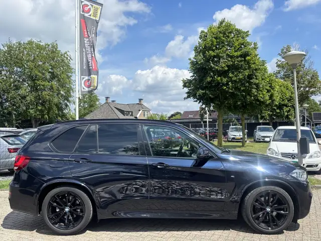 BMW X5 view 4