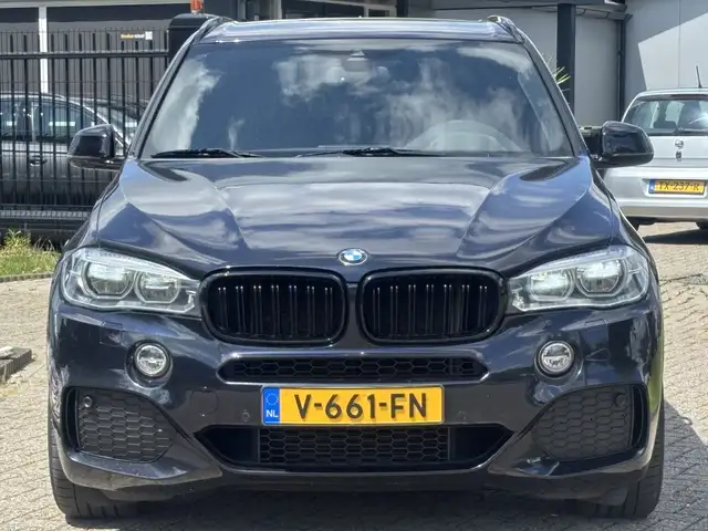 BMW X5 view 2