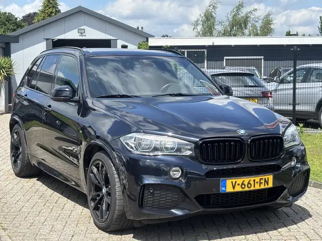 BMW X5 view 3