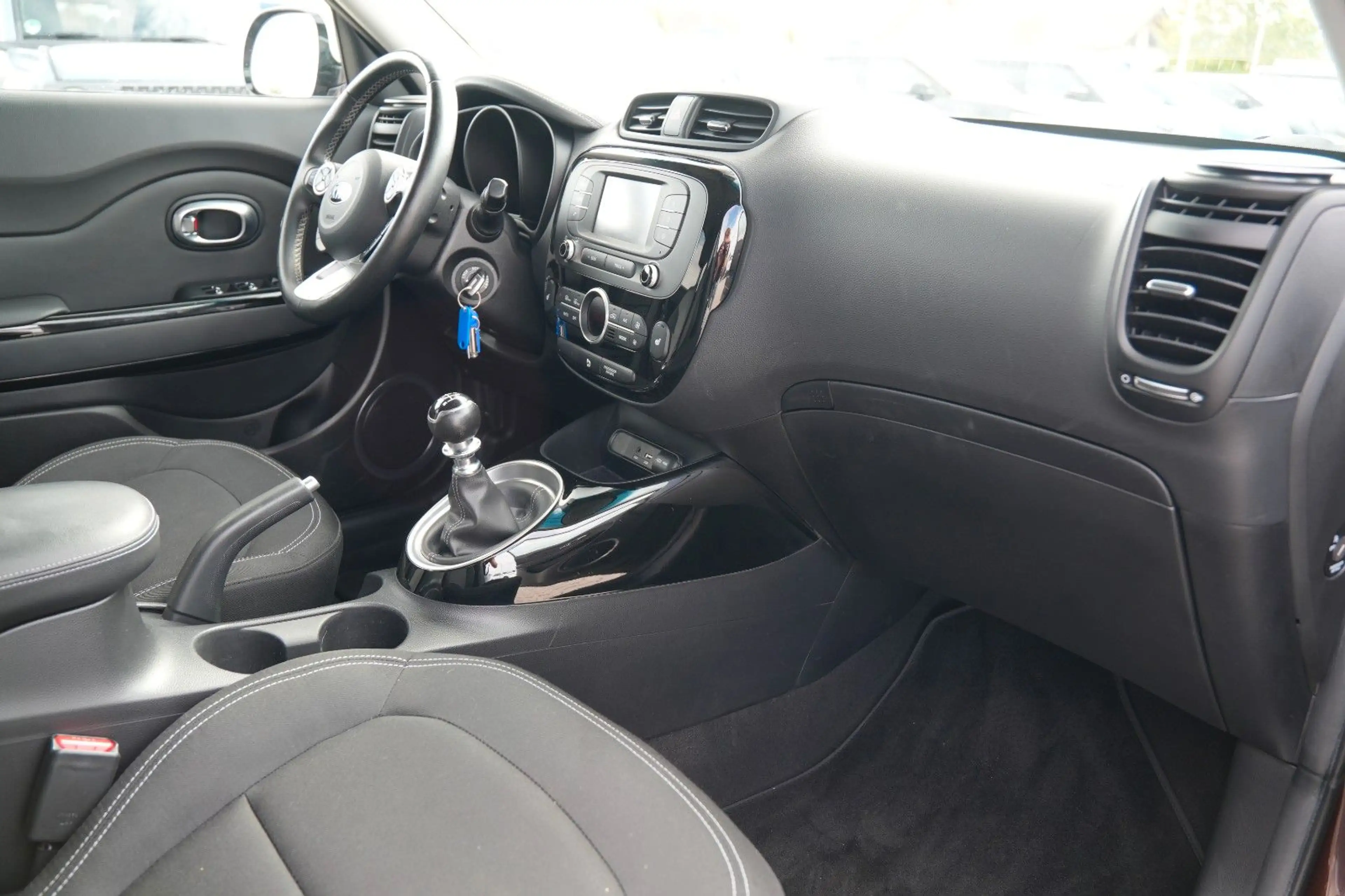 Kia Soul Dream Team 1.6 GDI Kamera 1. Hand — photo 15