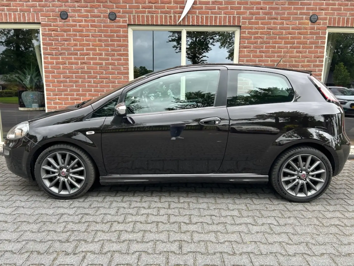 Fiat Punto Evo 1.4-16V m-air Sport NIEUWE APK / 1E EIGENAAR / N.A Zwart - 2