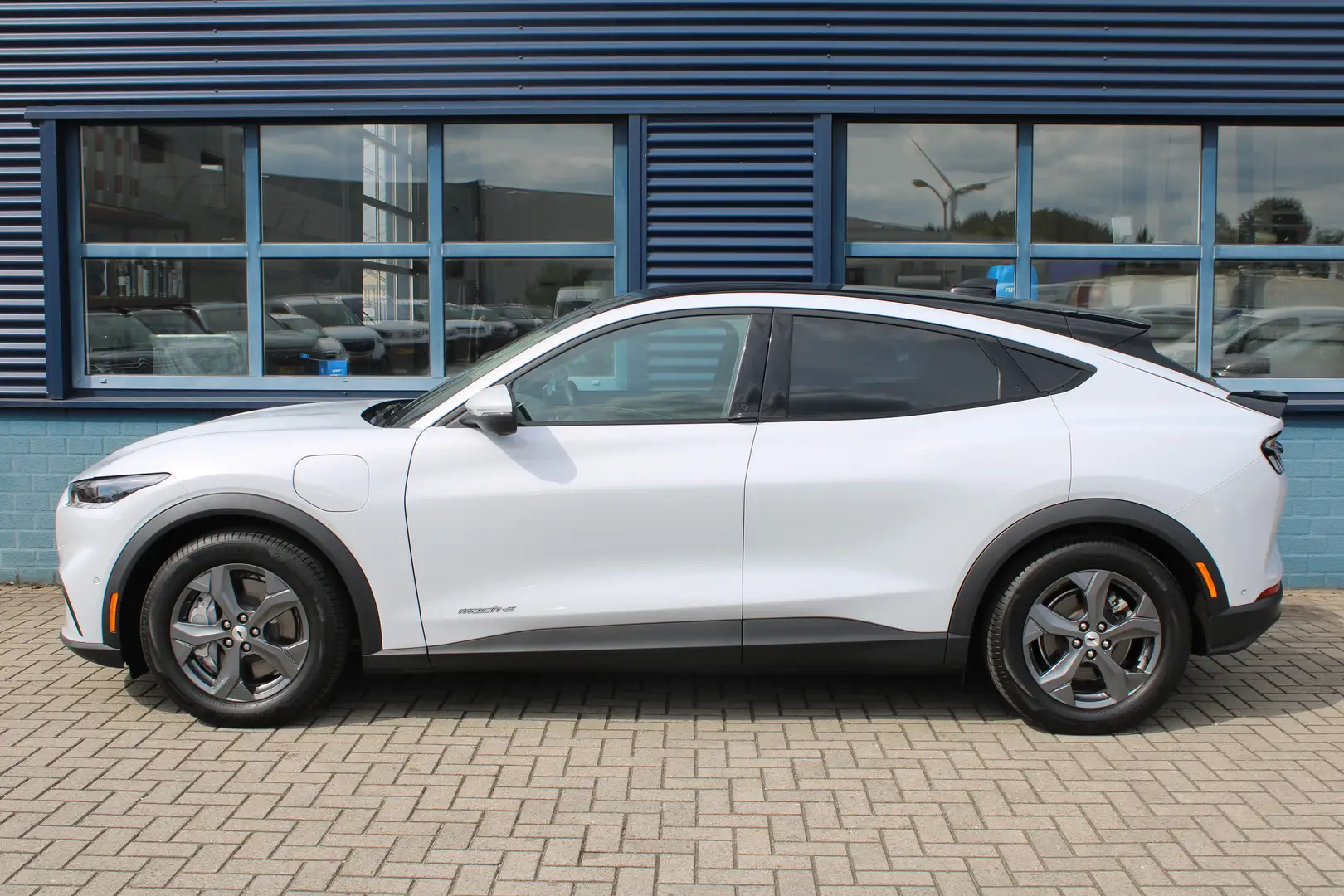 Ford Mustang Mach-E RWD 75 kWh Technology Pack Plus | PANORAMADAK | BT Blanc - 2