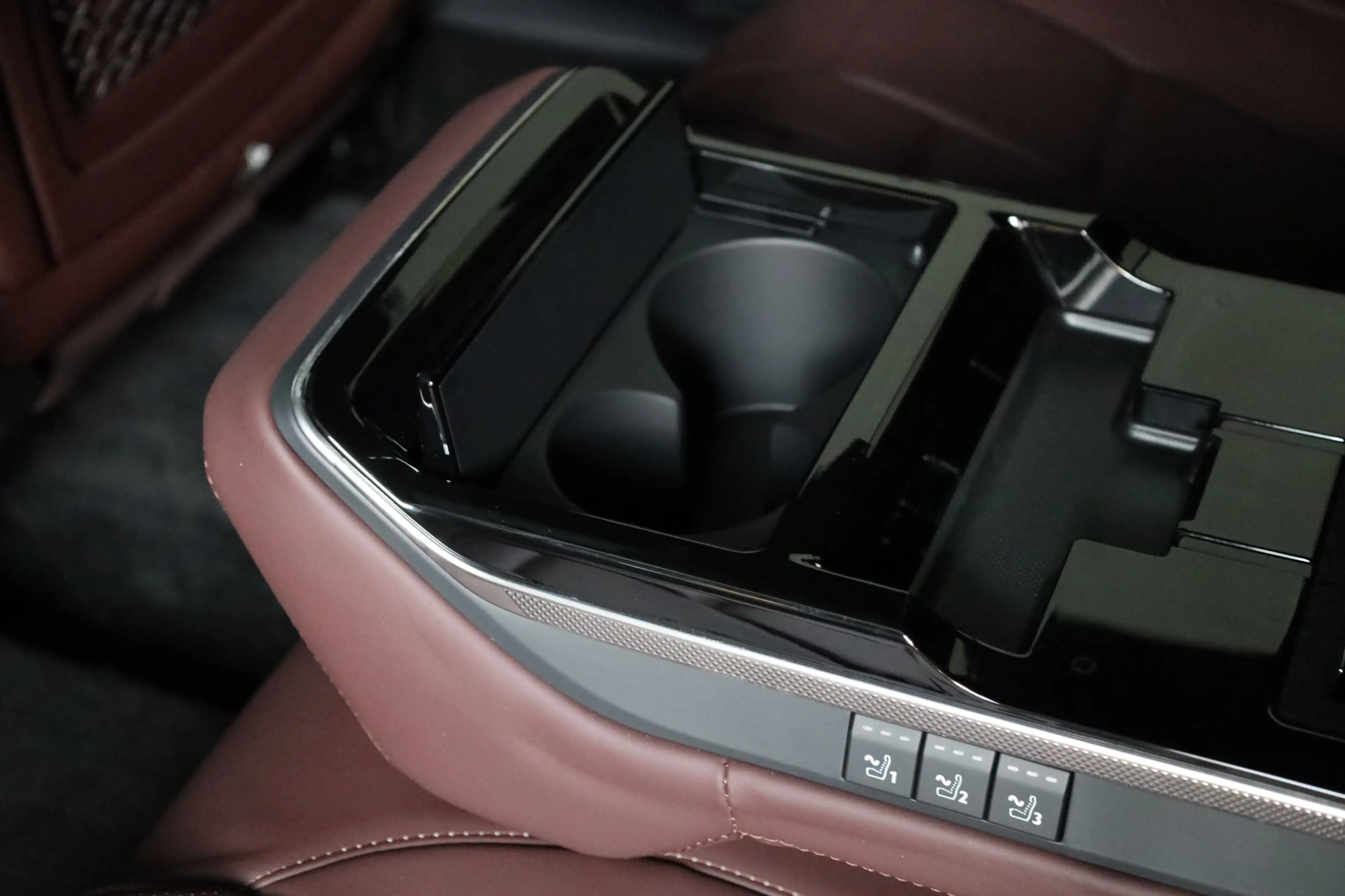 DS Automobiles DS 9 E-Tense RIVOLI+ 360 4x4 Nappa Leer | Massage Vent. — photo 25