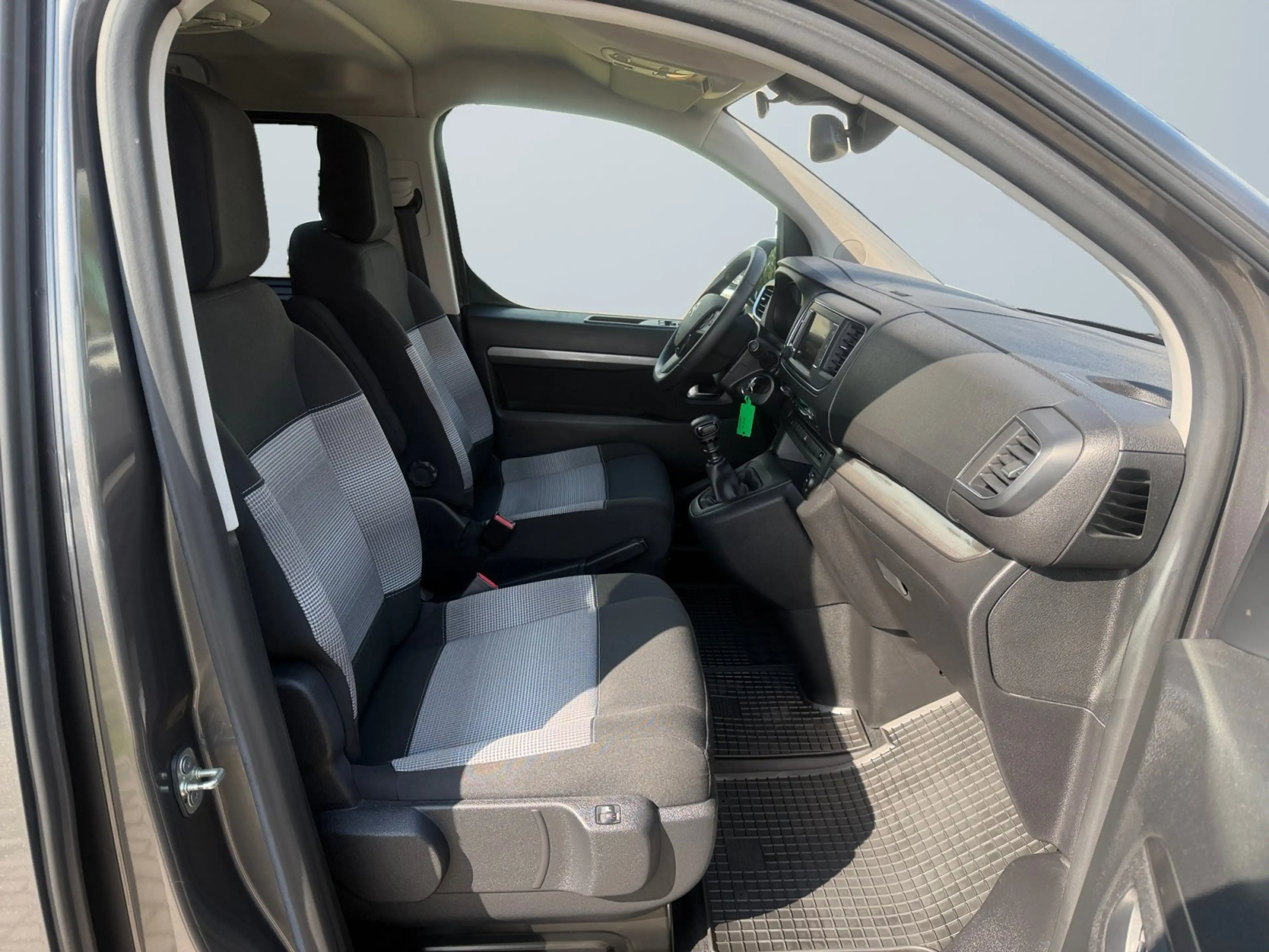Citroen Spacetourer Feel M 2.0 BlueHDi 150 L2 TEMP+SHZ — photo 10