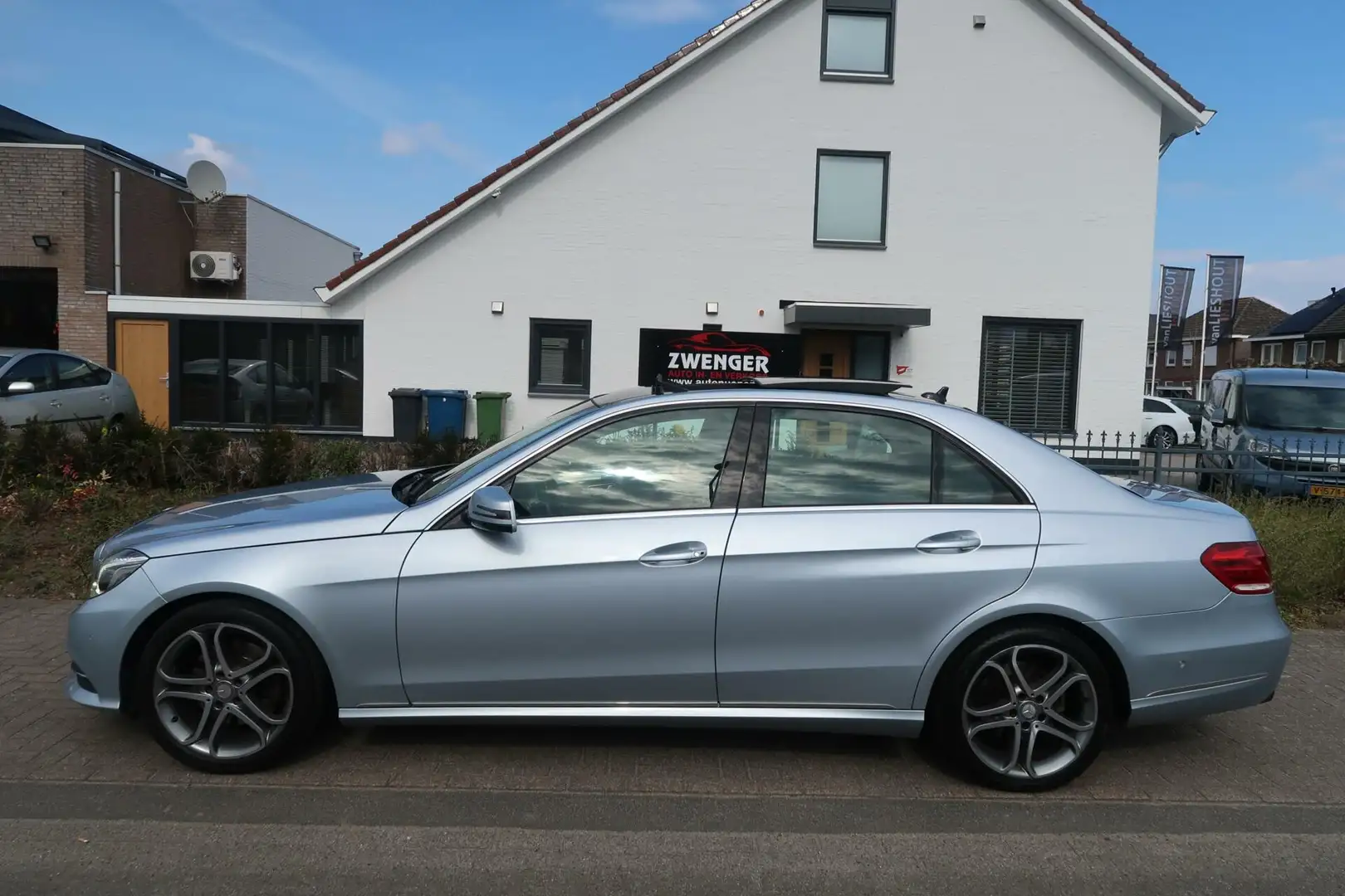 Mercedes-Benz E 200 Aut FACELIFT|PANORAMADAK|TREKHAAK|SPORT PAKKET|LED Gris - 2