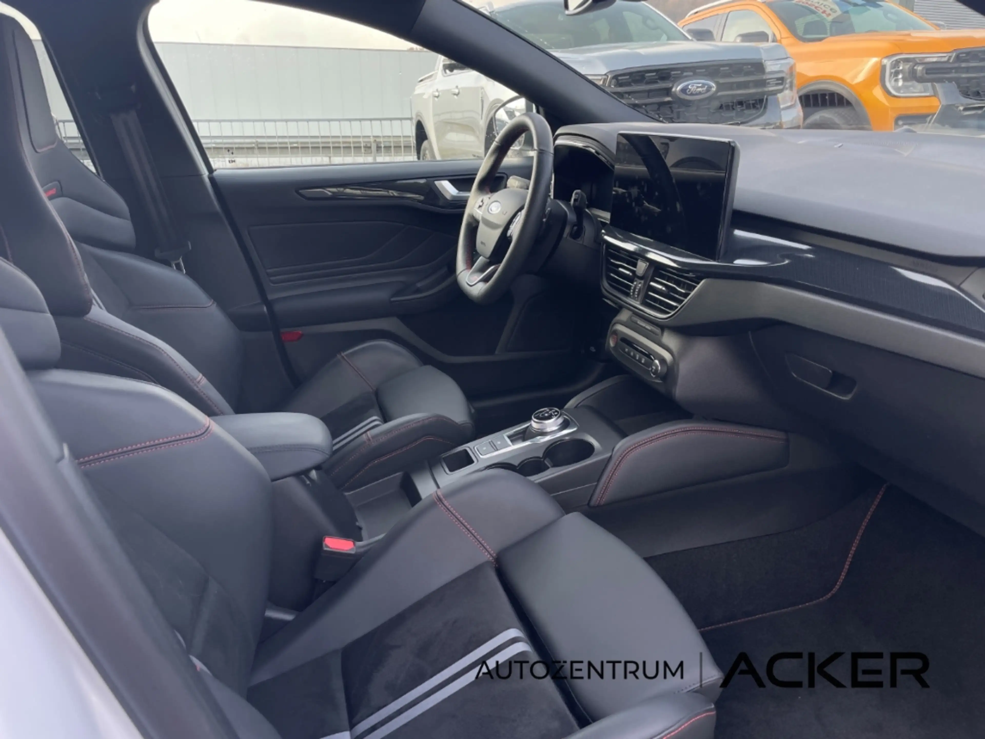 Ford Focus Turnier ST X 2.3 AT7 Pano/aAHK/ACC -36%* — photo 10