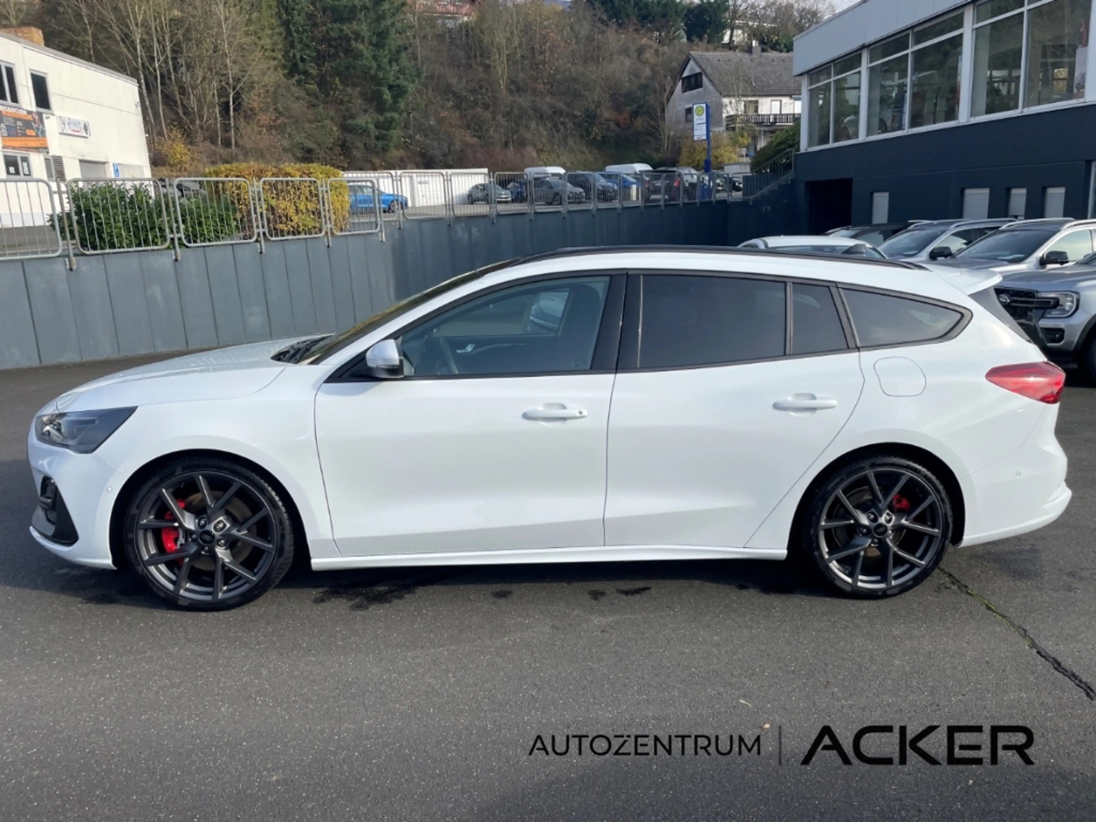 Ford Focus Turnier ST X 2.3 AT7 Pano/aAHK/ACC -36%* — photo 12