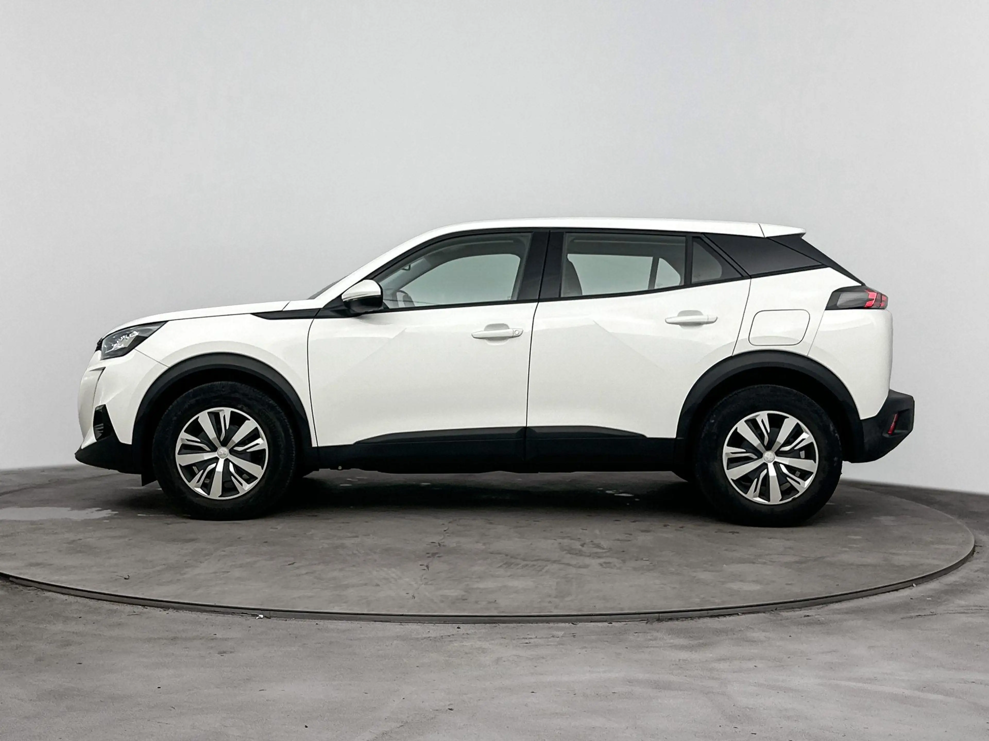 Peugeot 2008 SUV 100 pk Blue Lease Active | Navigatie | Parkeer — photo 2