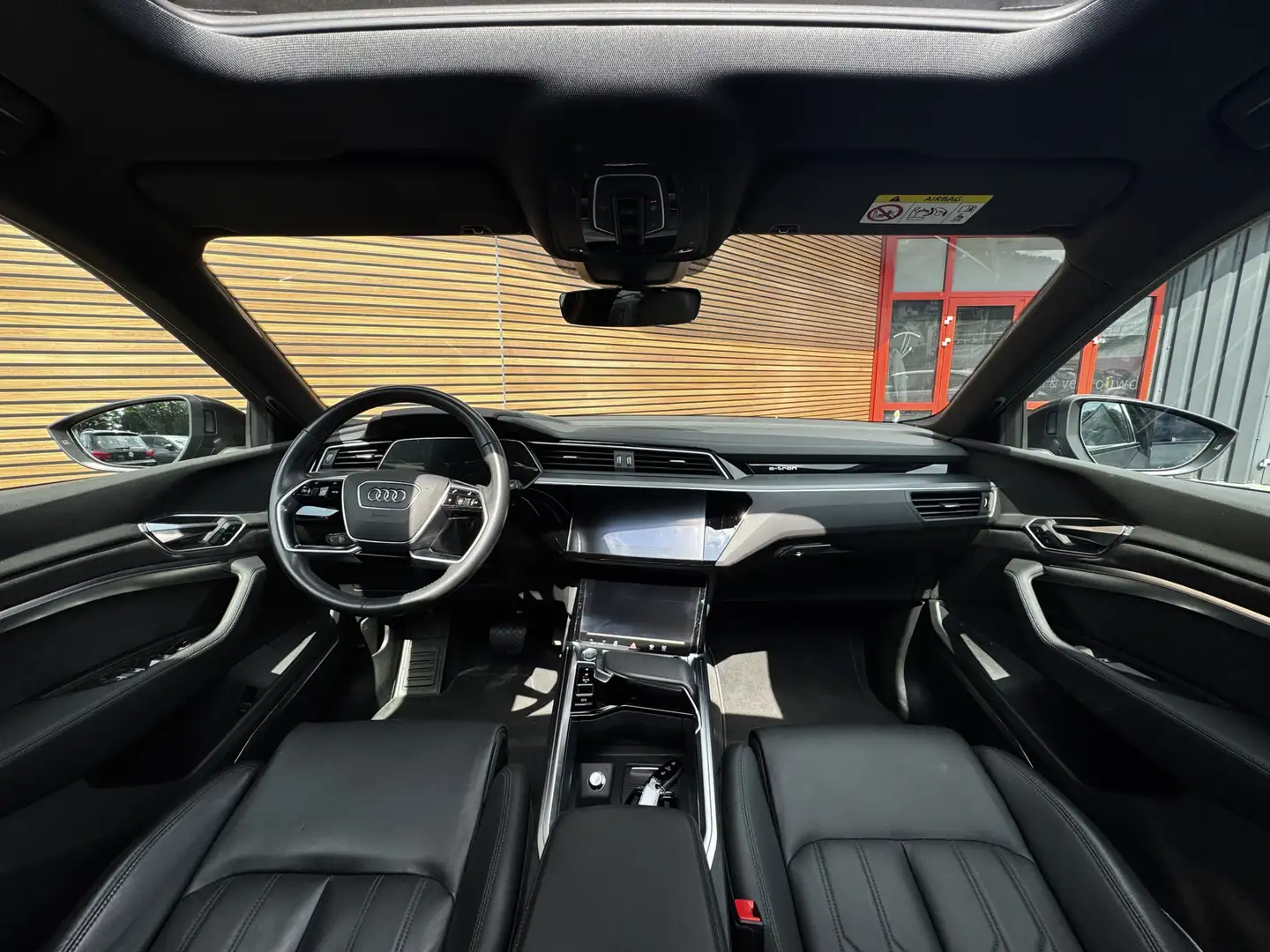Audi e-tron 55 quattro Business edition Plus 95 kWh Trekhaak / Grijs - 2
