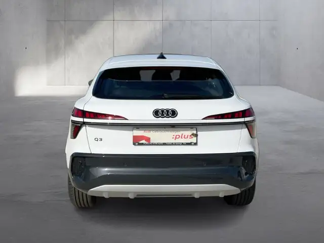 Audi Q3 view 4