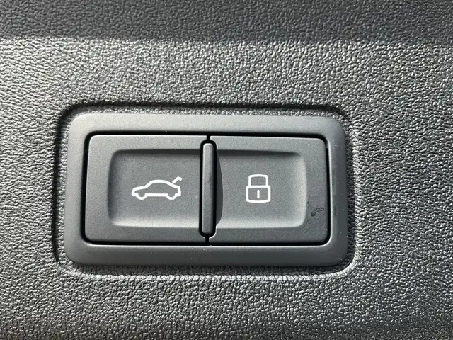 Audi Q3 view 11