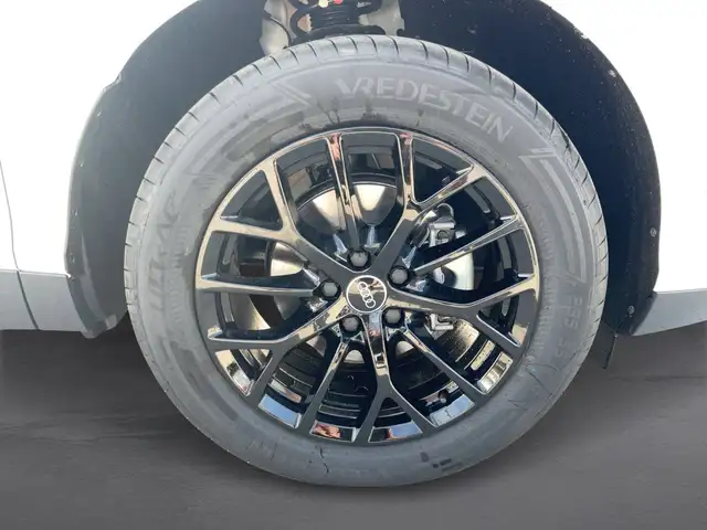 Audi Q3 view 7