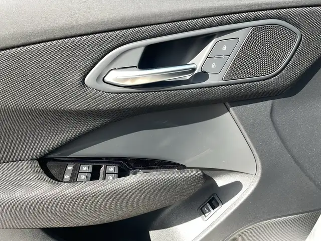 Audi Q3 view 12
