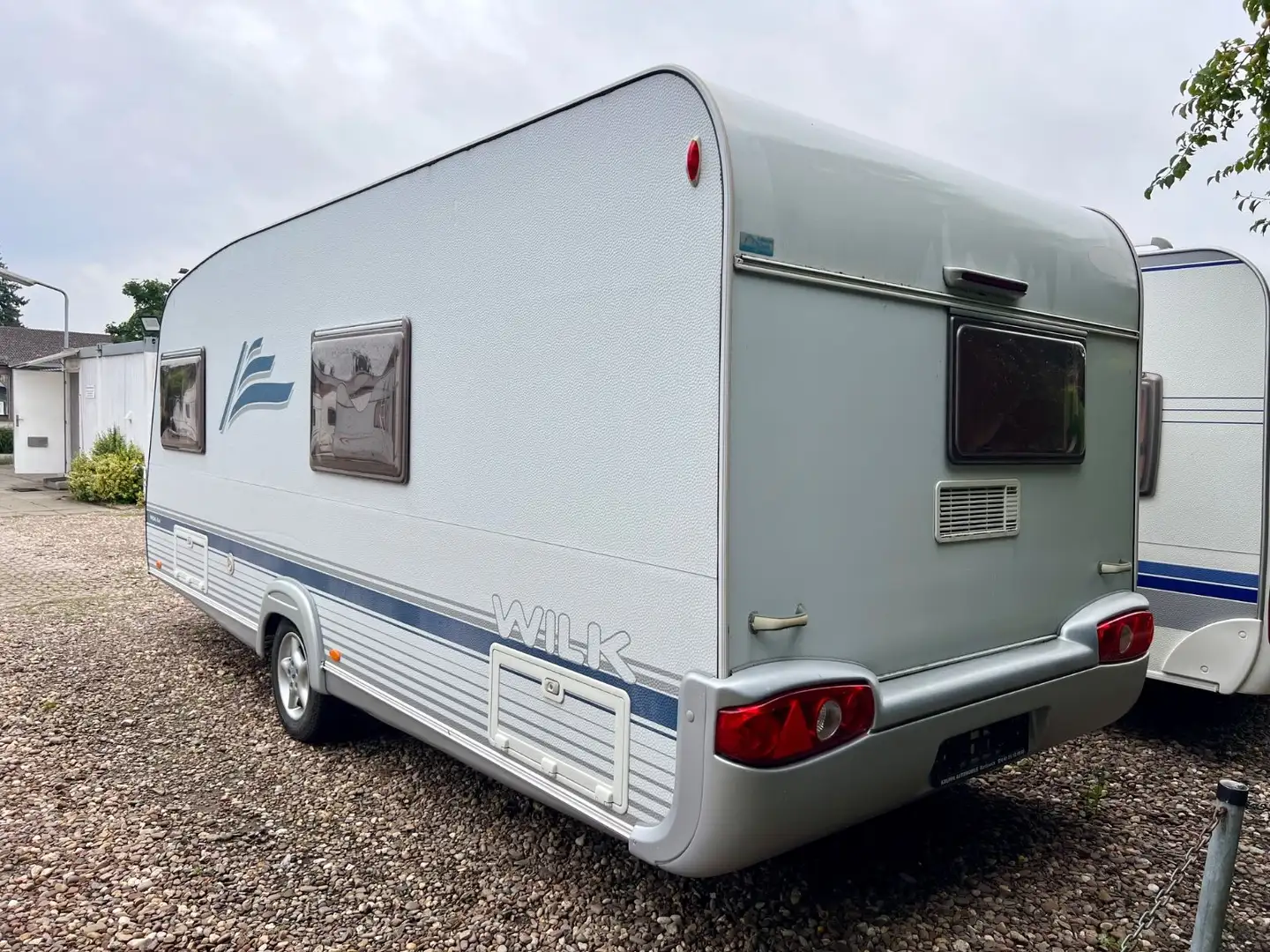 Wilk 530 MSE / Festbett / Vorzelt / Heckküche / +Sofa Weiß - 2
