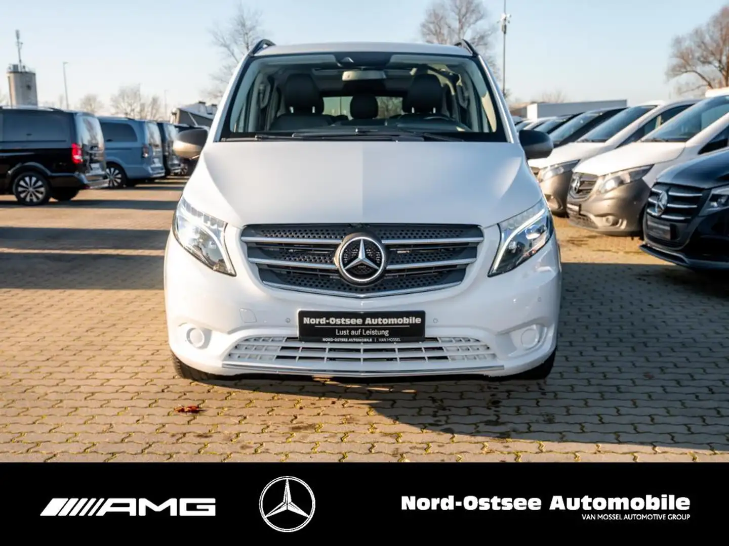 Mercedes-Benz Vito 119 TOURER PRO LANG AHK LED STANDHZ PANO Blanc - 2