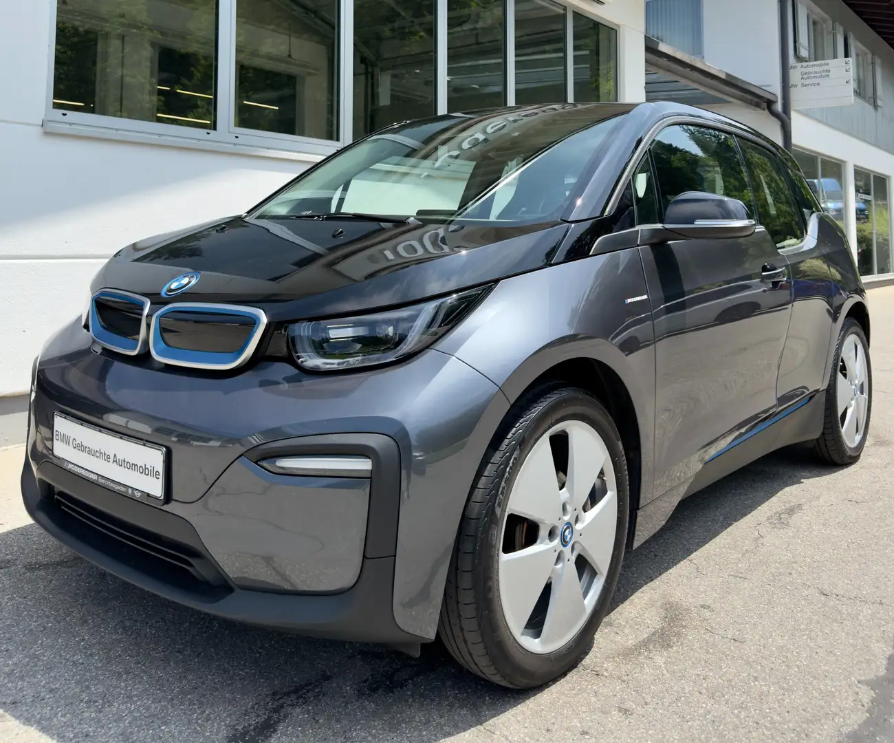 BMW i3 120Ah Wärmepumpe|19"|Komfortzg|Navi|Sitzhzg|PDC Šedá - 1