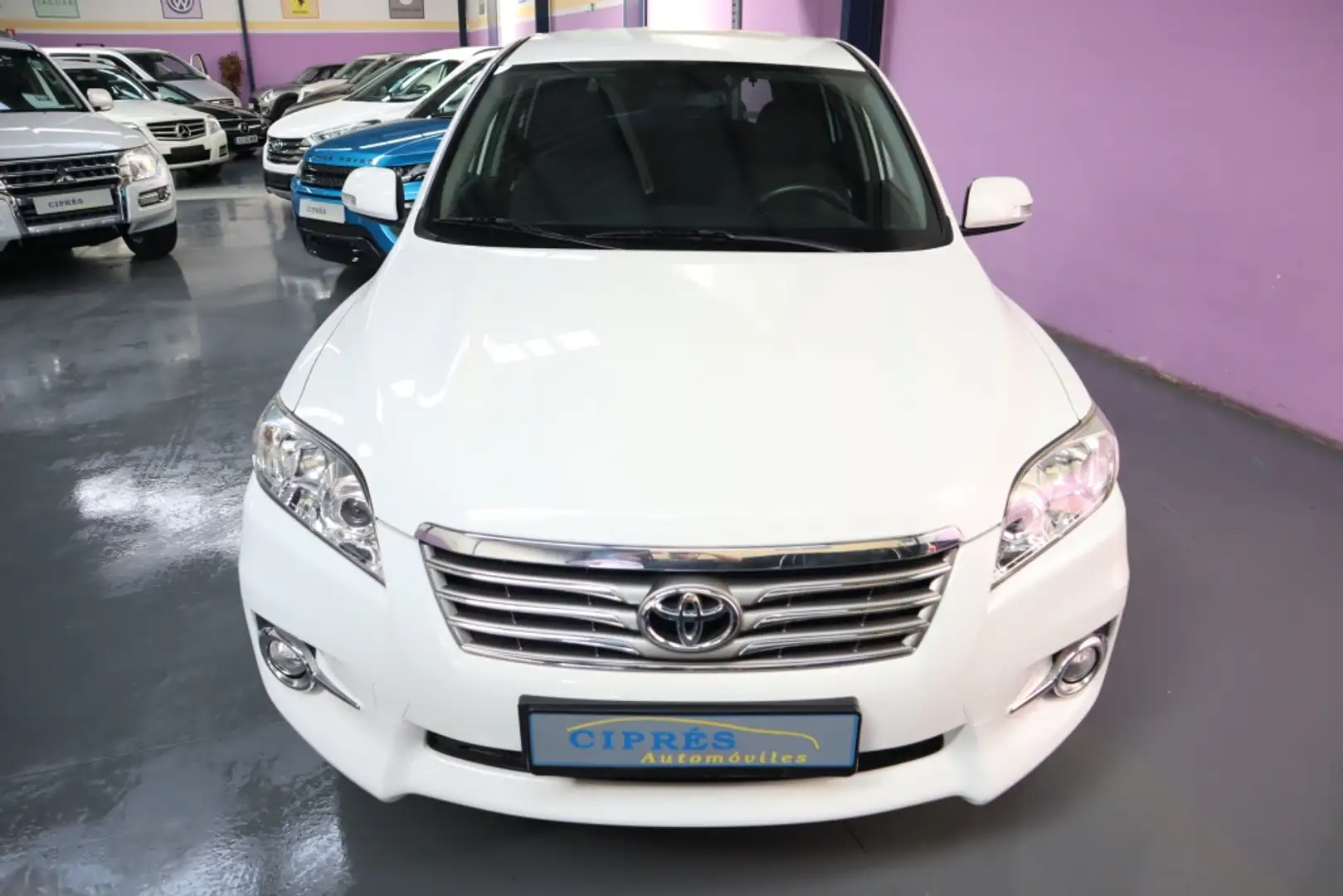Toyota RAV 4 2.2D-4D Executive 4x4 Cross Sport Wit - 2