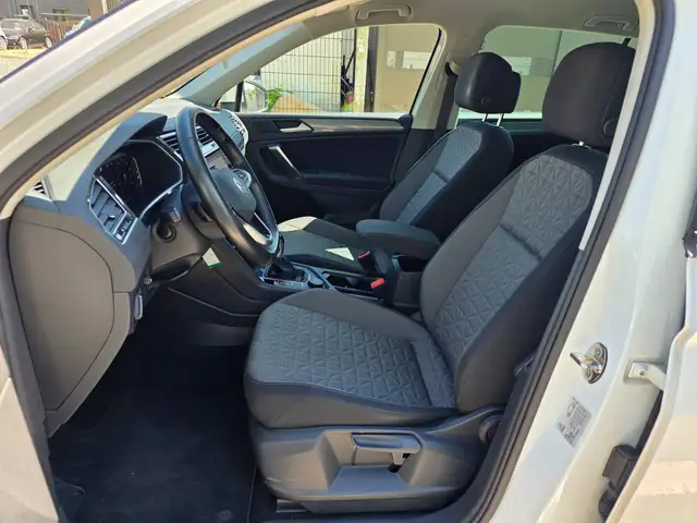 Volkswagen Tiguan view 13