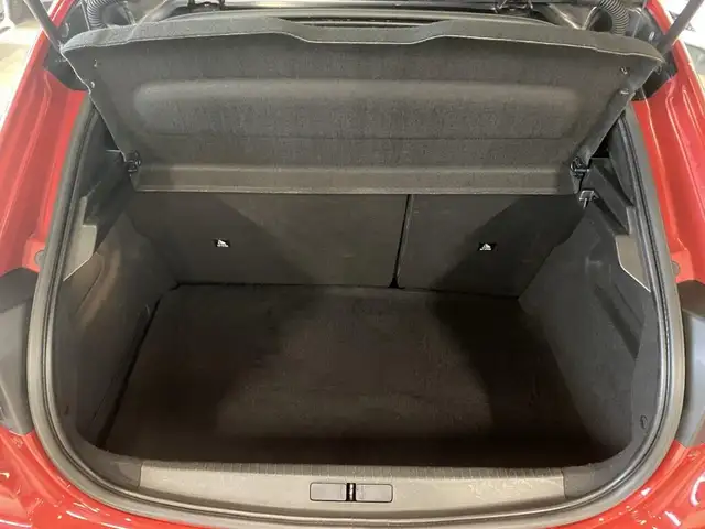 Peugeot 208 view 9