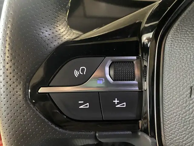 Peugeot 208 view 13