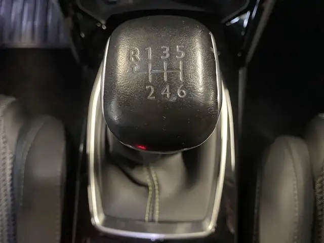 Peugeot 208 view 12