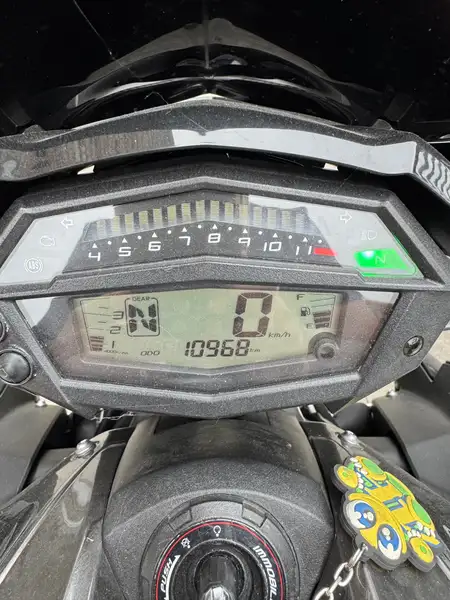 Kawasaki ZR 1000 - foto 5