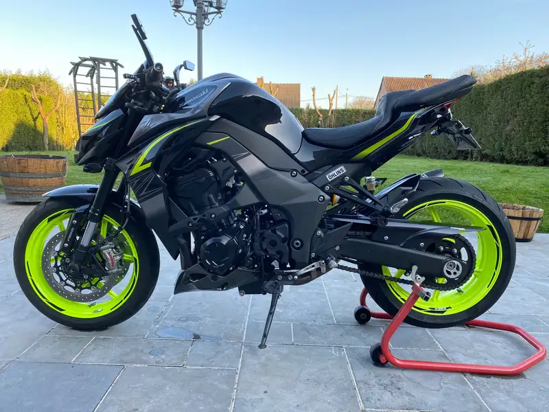 Kawasaki ZR 1000 - foto 3