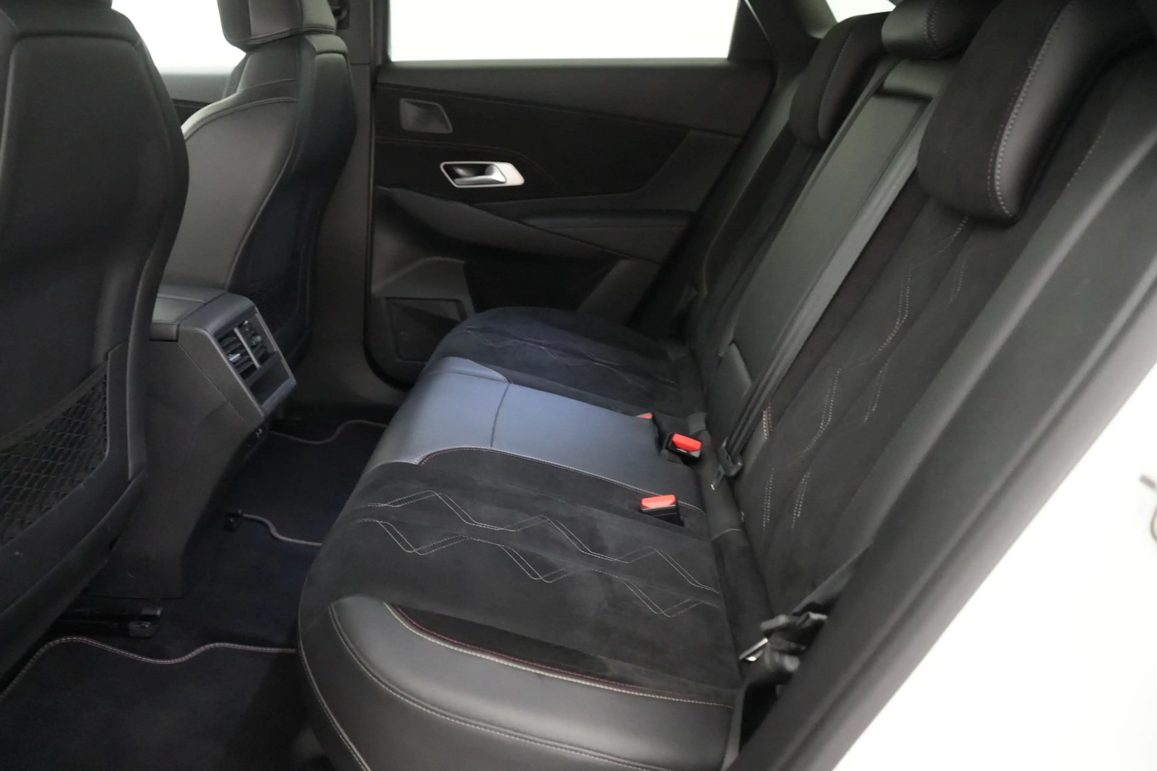 DS Automobiles DS 7 1.5 BlueHDi Performance Line EAT8 LEDER/ALCANTARA — photo 20