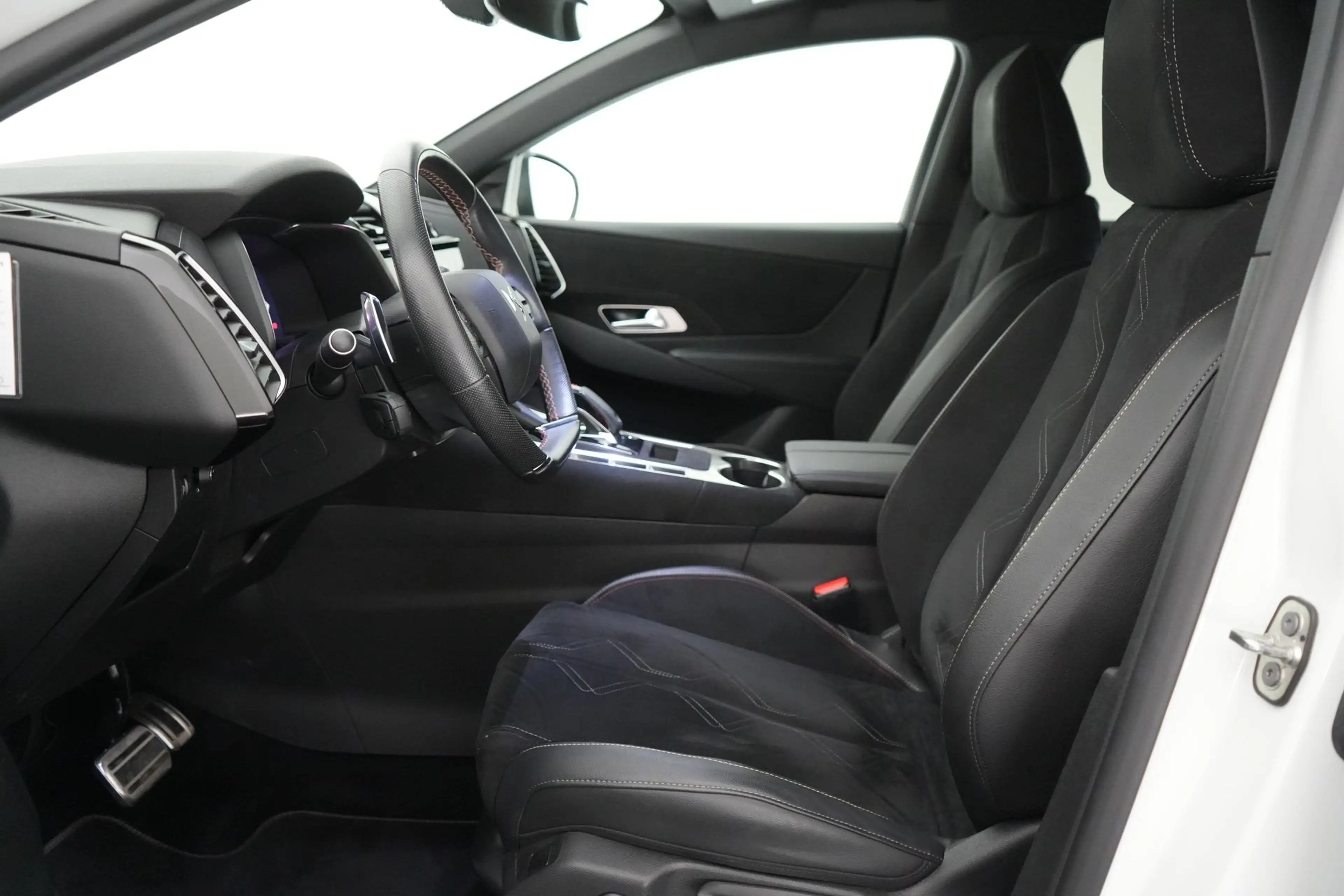 DS Automobiles DS 7 1.5 BlueHDi Performance Line EAT8 LEDER/ALCANTARA — photo 17