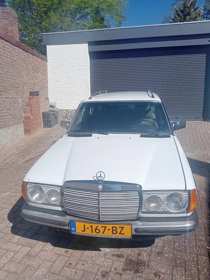 Mercedes-Benz 300 TD, foto 1