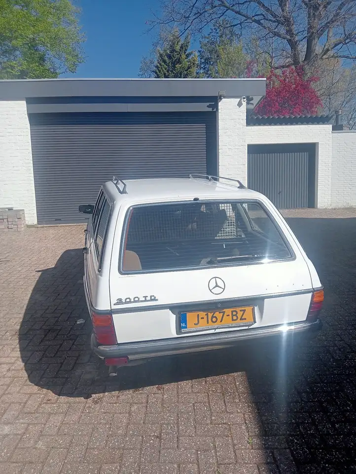 Mercedes-Benz 300 TD, foto 2