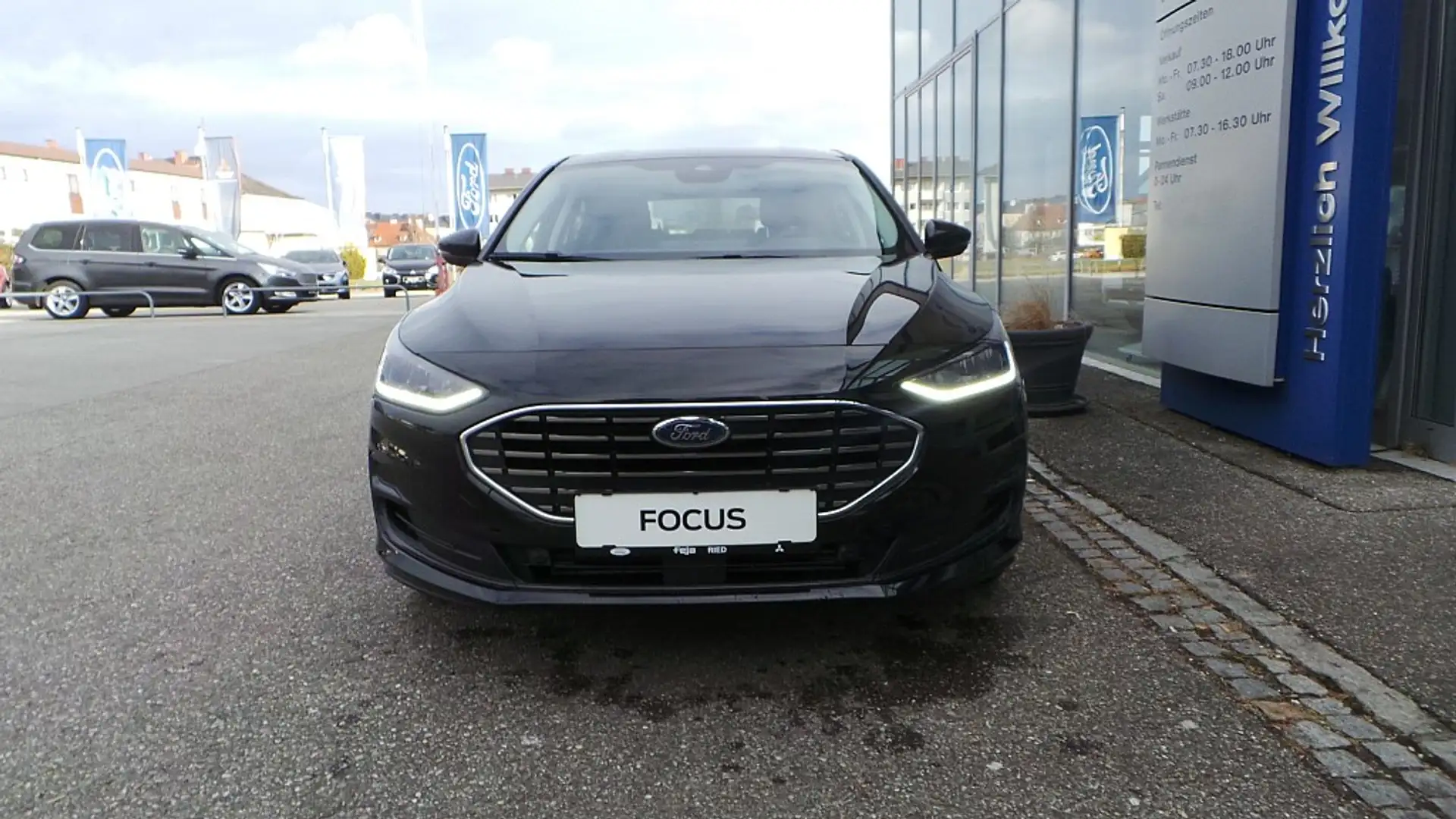 Ford Focus Titanium 1,0 EcoBoost Hybrid Schwarz - 2
