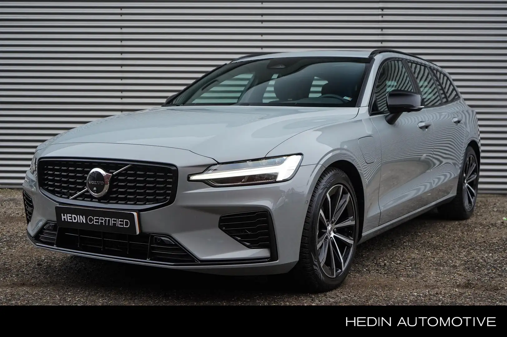 Volvo V60 T6 Plug-in hybrid AWD Plus Dark | Long Range | Har Grijs - 1